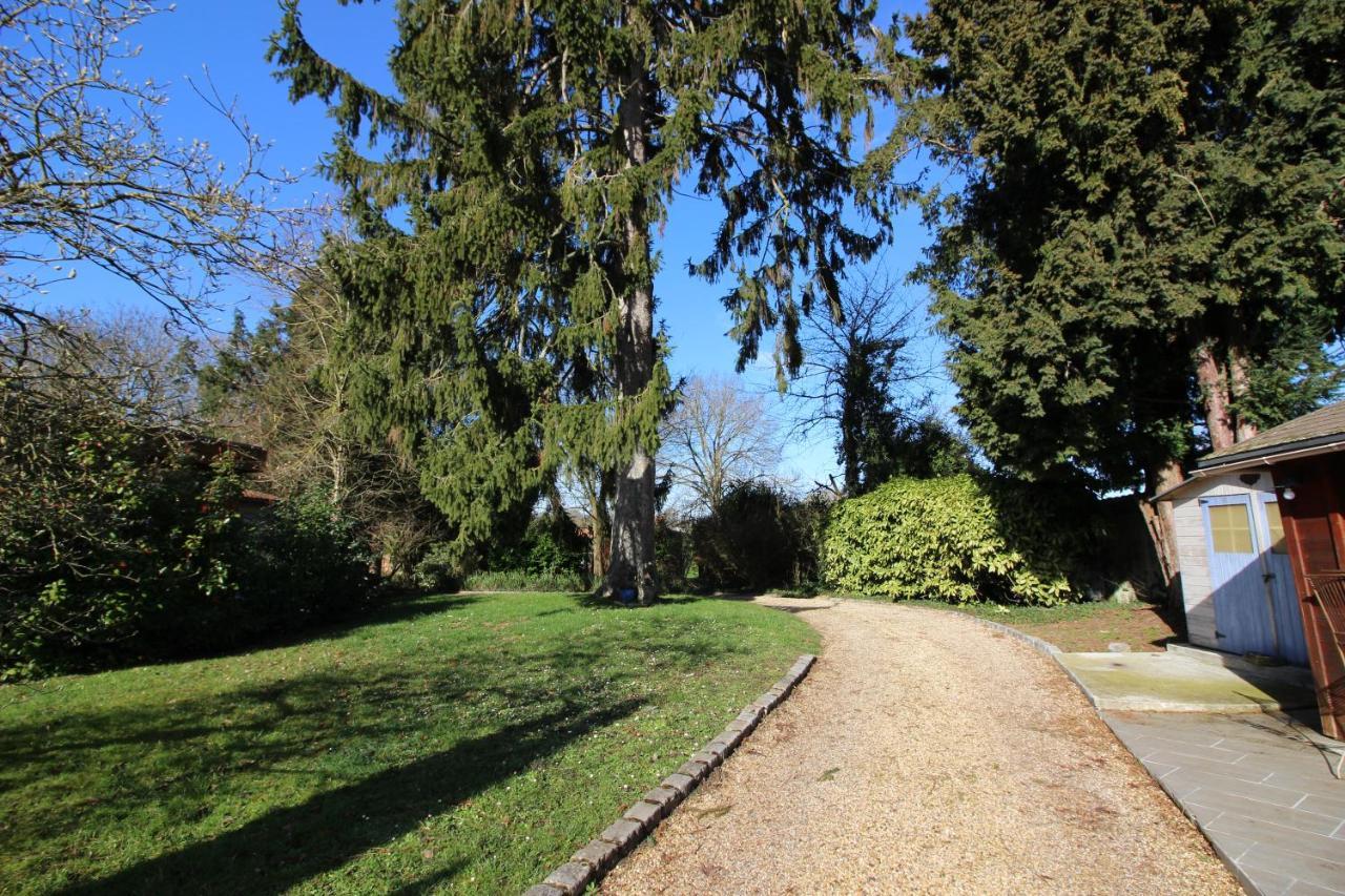 Hotel La Chasse Royale Plailly Esterno foto