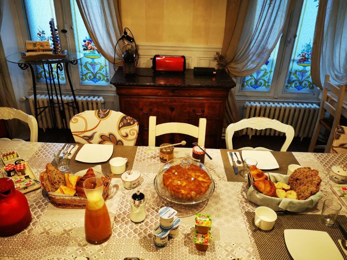 Hotel La Chasse Royale Plailly Esterno foto