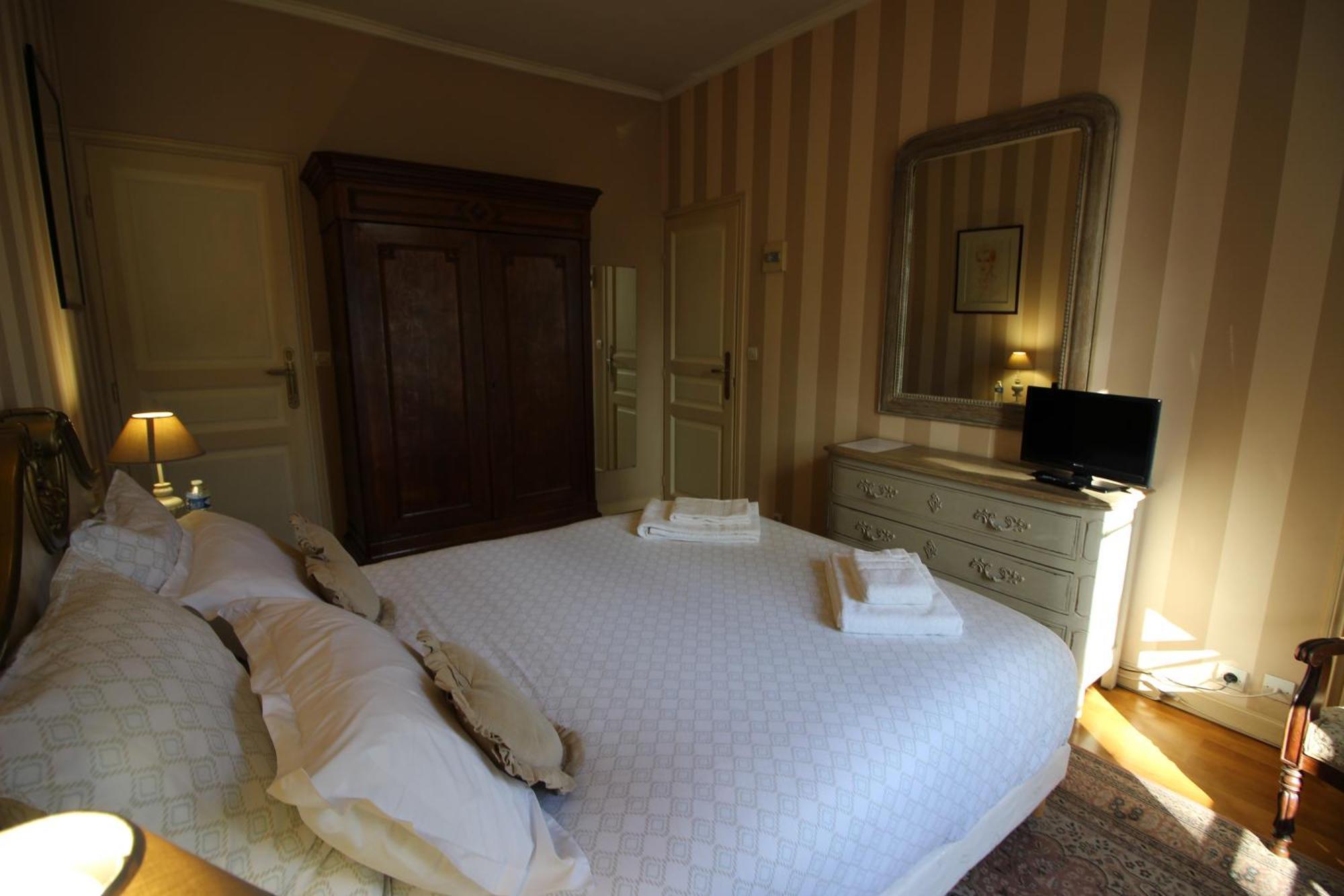 Hotel La Chasse Royale Plailly Esterno foto